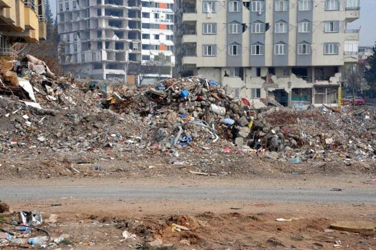 Depremde yıkılan Ebrar Sitesi’nin bir müteahhidi daha tutuklandı