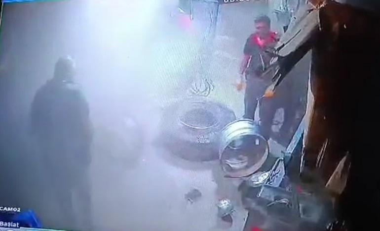 Kompresörle hava basılan kamyon lastiği patladı, o anlar kamerada