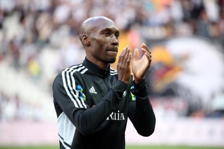 Beşiktaşlı taraftarlardan Atiba Hutchinson’a veda