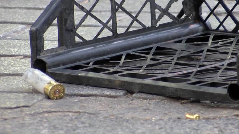 Fatihte pazar yerinde silahlı çatışma :2 ölü 4 yaralı