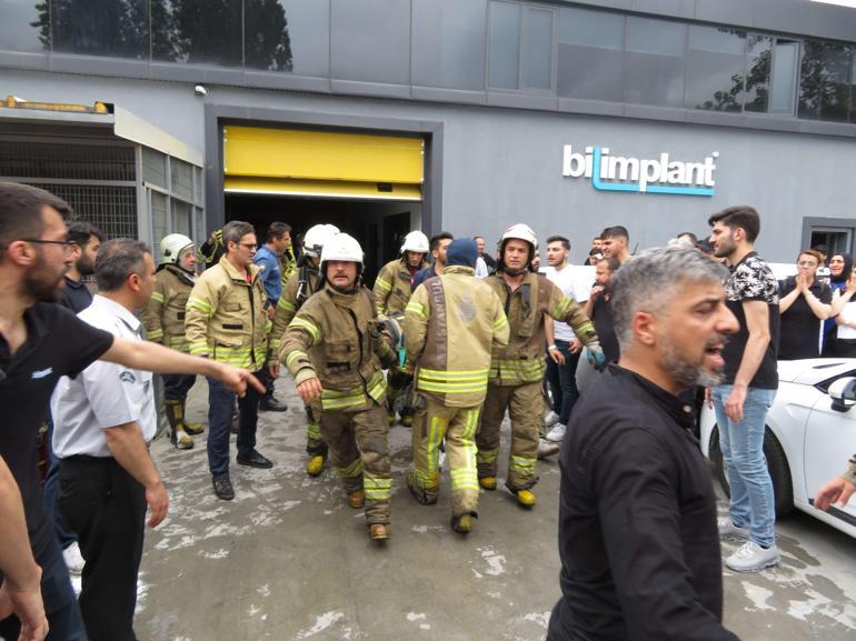 Ümraniyede yangına müdahale eden itfaiye eri çatıdan düştü