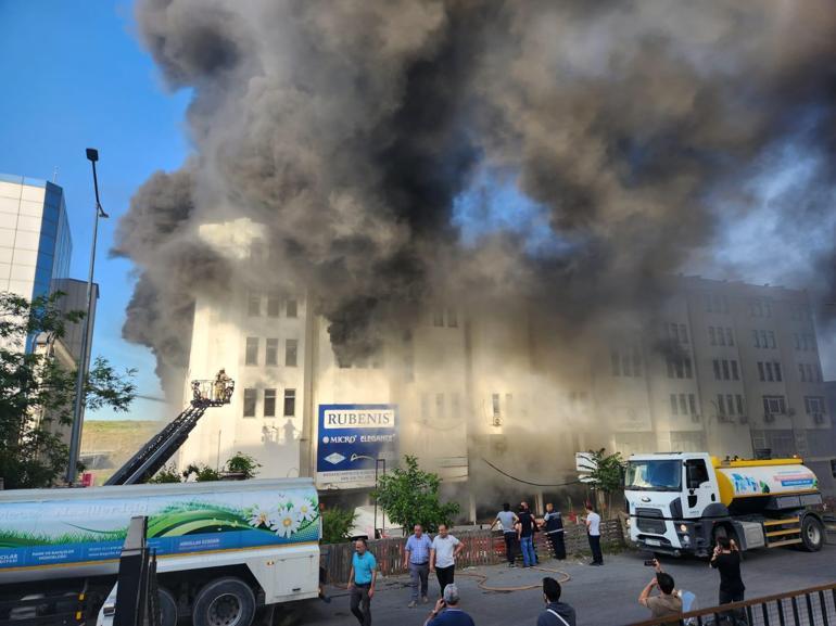 Başakşehir İkitelli Organize Sanayi Bölgesinde yangın; 8 kişi kurtarıldı