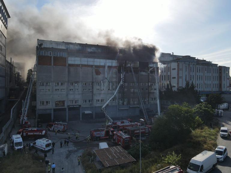 Başakşehir İkitelli Organize Sanayi Bölgesinde yangın; 8 kişi kurtarıldı