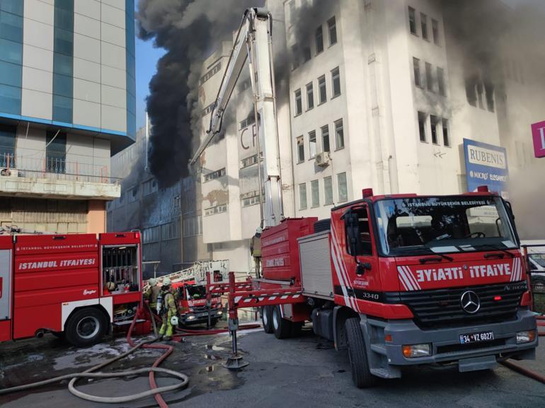 Başakşehir İkitelli Organize Sanayi Bölgesinde yangın; 8 kişi kurtarıldı