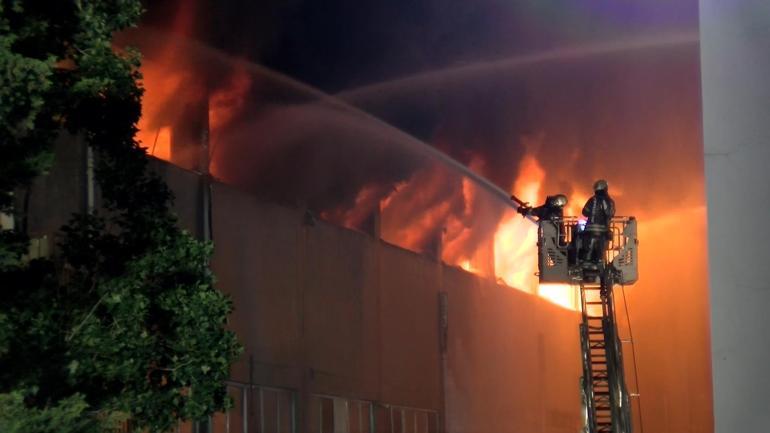 Başakşehir İkitelli Organize Sanayi Bölgesinde yangın; 8 kişi kurtarıldı