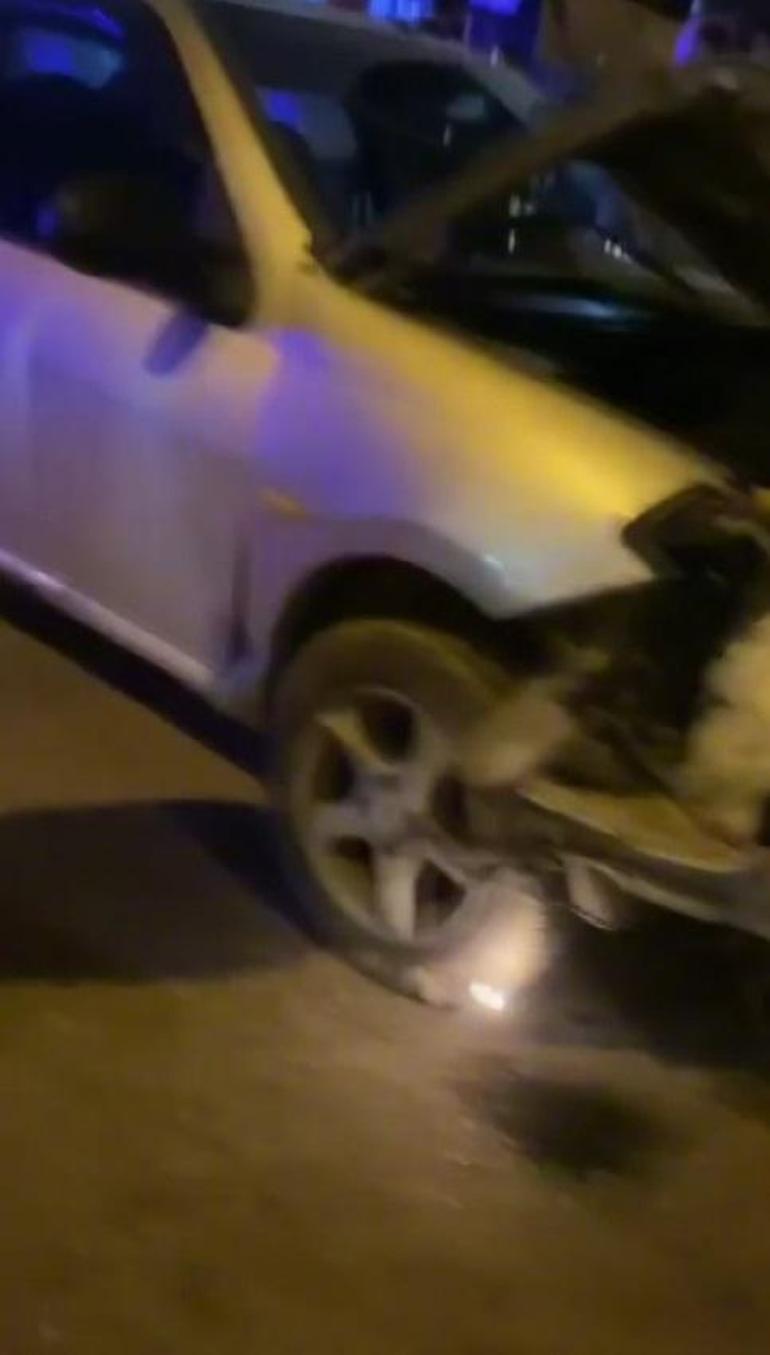 Şüphelileri takip ederken otomobille çarpışan motosikletli 2 polis ağır yaralandı; kaza kamerada