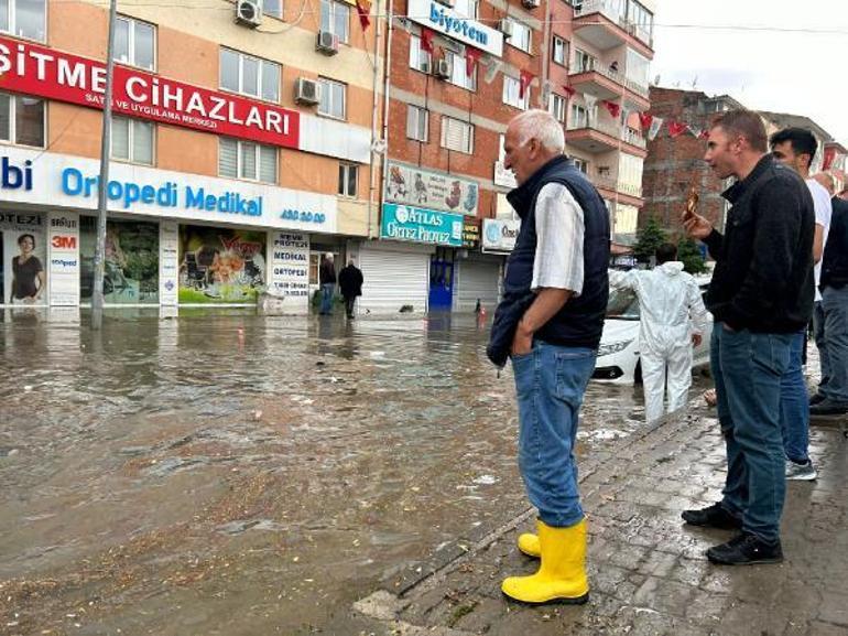 Ankarada sağanak; yollar göle döndü, su baskınları yaşandı