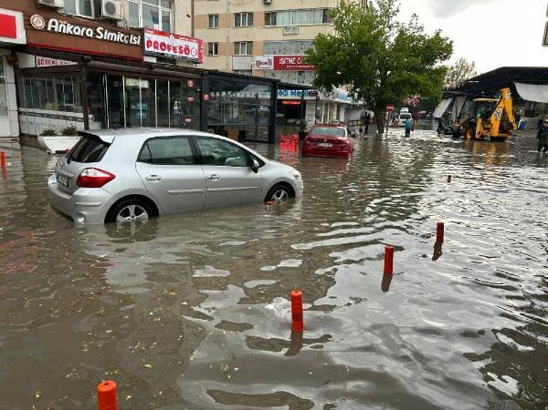 Ankarada sağanak; yollar göle döndü, su baskınları yaşandı
