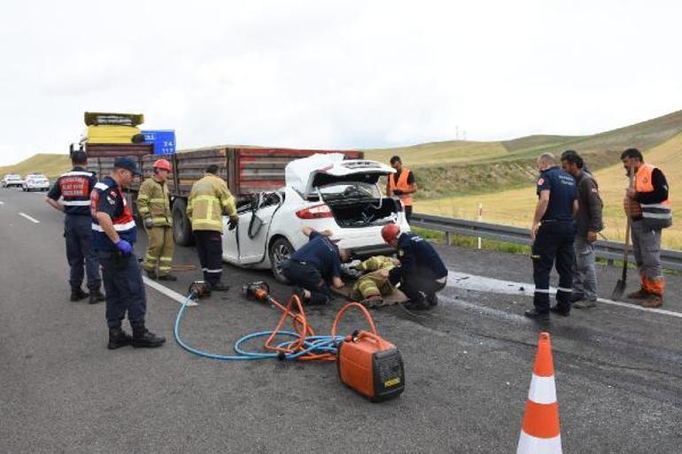 TIRa arkadan çarpan otomobilin sürücüsü polis, hayatını kaybetti
