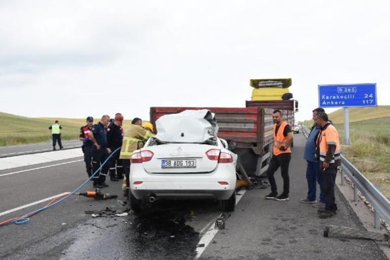TIRa arkadan çarpan otomobilin sürücüsü polis, hayatını kaybetti