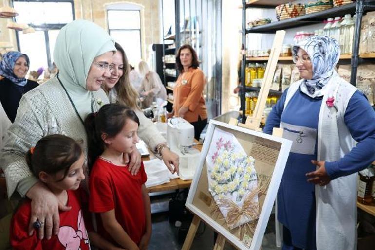Emine Erdoğan, Kıbrıs Türk Girişimci Kadınlar Kooperatifi üretim ve satış merkezini ziyaret etti