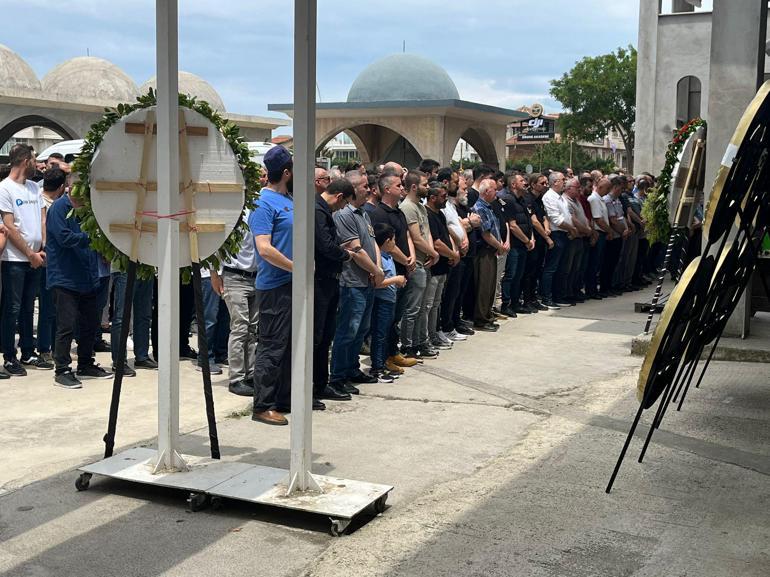 Servis kazasında ölen 2 kadın, toprağa verildi