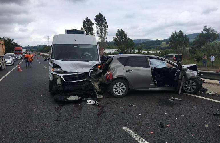 Bursa’da 3 aracın karıştığı zincirleme kaza: 2 yaralı