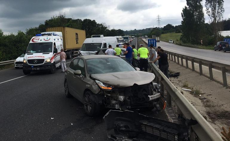 Bursa’da 3 aracın karıştığı zincirleme kaza: 2 yaralı