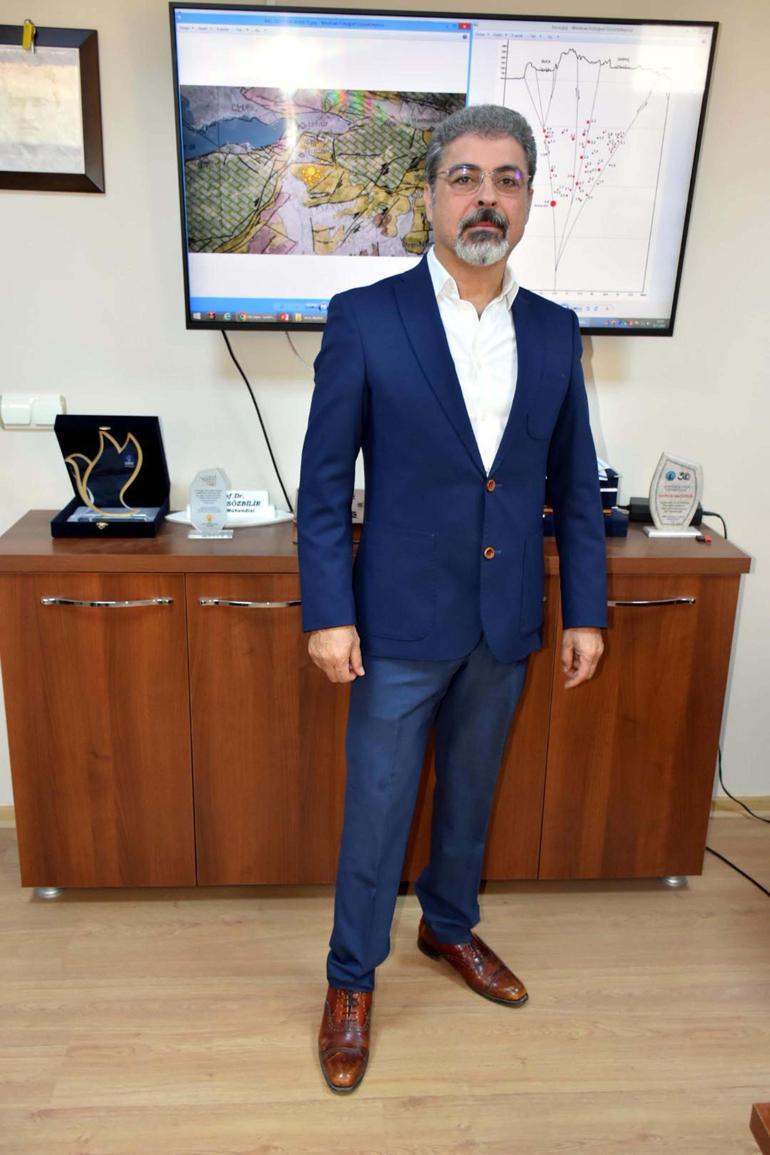 İzmirde 3.9 büyüklüğünde deprem