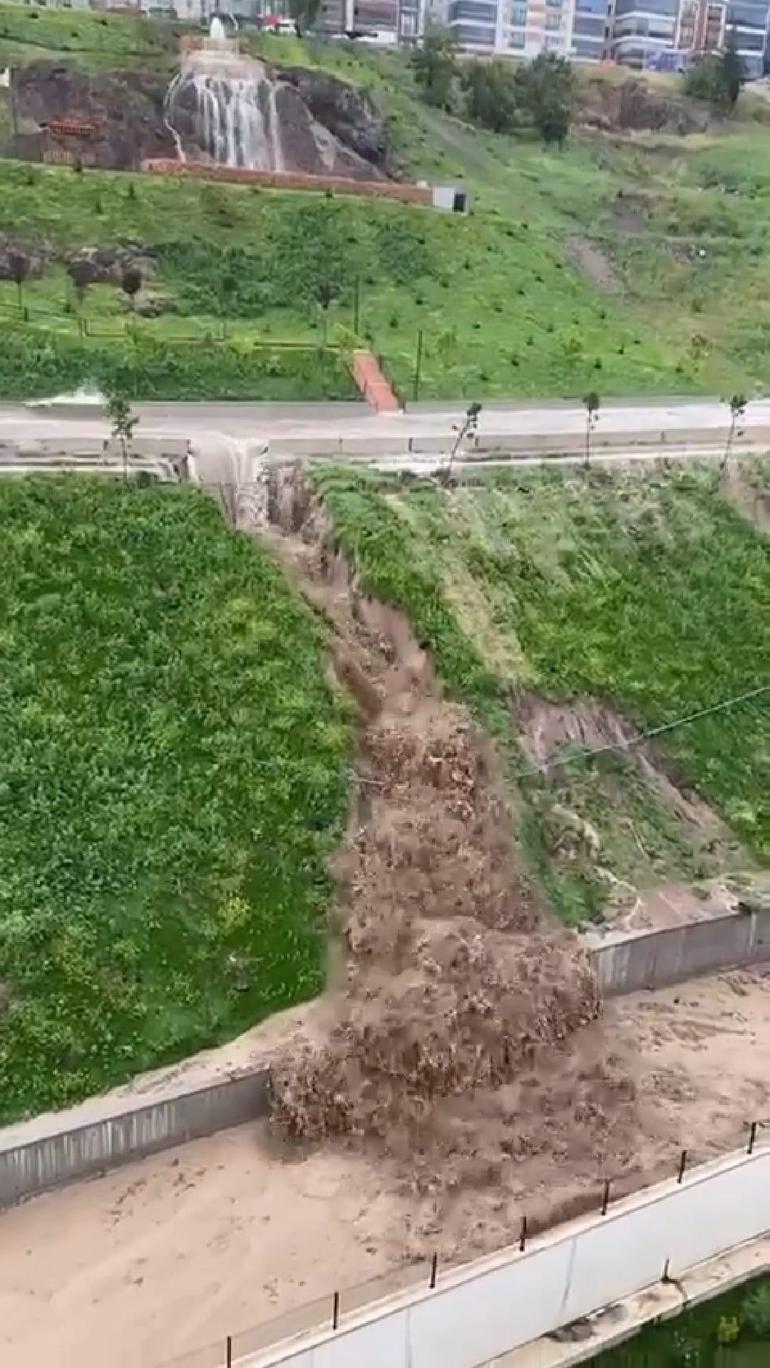 Otobüs göle dönen yoldan geçti, beton bariyeri yıkan su evlere hasar verdi; o anlar kamerada