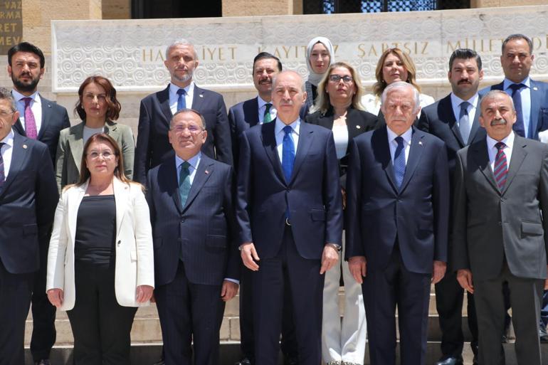 TBMM Başkanı Kurtulmuş, Anıtkabiri ziyaret etti