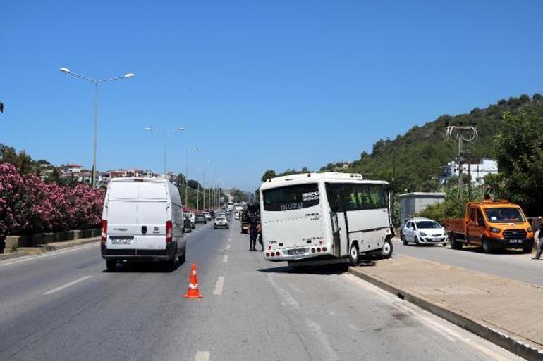 Yolcu midibüsü ile VIP minibüs çarpıştı; 3ü Rus, 13 yaralı