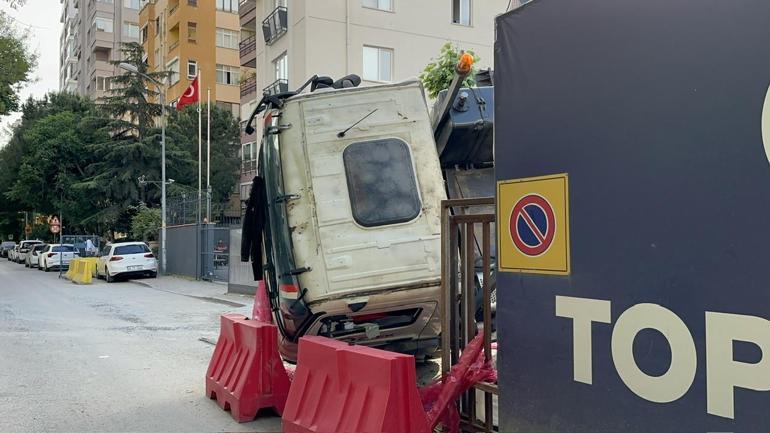 Kadıköyde metro şantiyesinde vinç devrildi