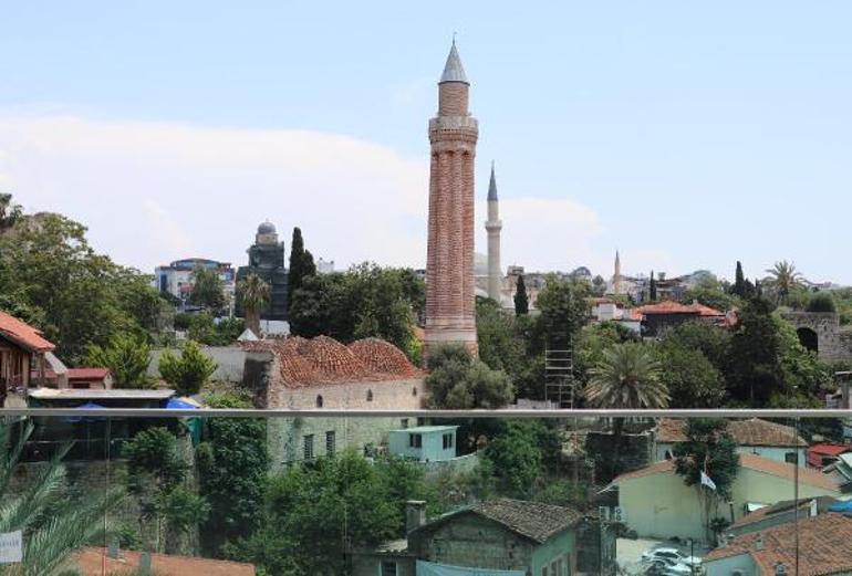 35 santimetre yan yatan Yivli Minarenin depremde yıkılma tehlikesi