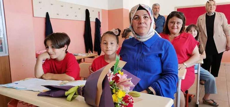 Aynı okulda öğrenim gören 11 ikiz, karnelerini aldı