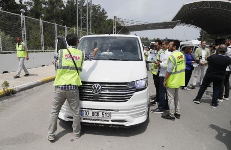 Antalya Havalimanındaki korsan transfer sivil polise takıldı