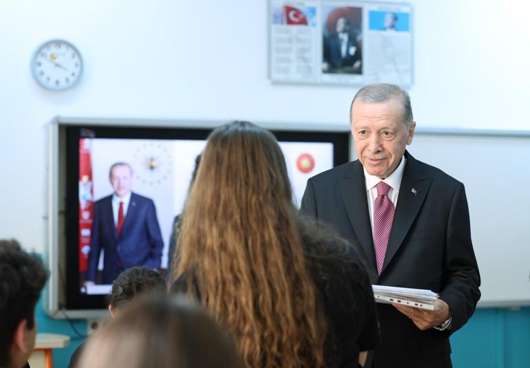 Cumhurbaşkanı Erdoğan, Haydarpaşa Anadolu Lisesi karne töreninde konuştu