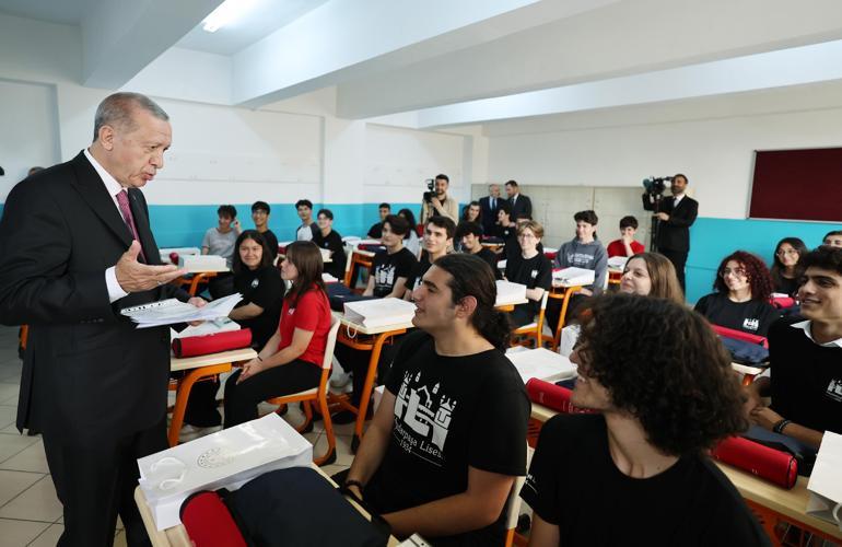 Cumhurbaşkanı Erdoğan, Haydarpaşa Anadolu Lisesi karne töreninde konuştu
