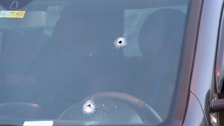 Avcılarda cadde ortasında silahlı çatışma