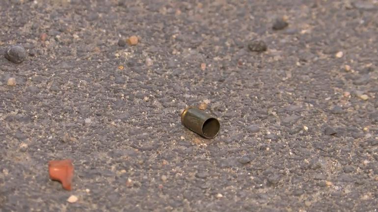 Avcılarda cadde ortasında silahlı çatışma