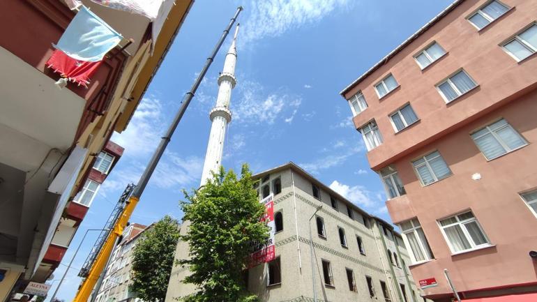 Bağcılarda risk nedeniyle kapatılan caminin yıkımı başladı