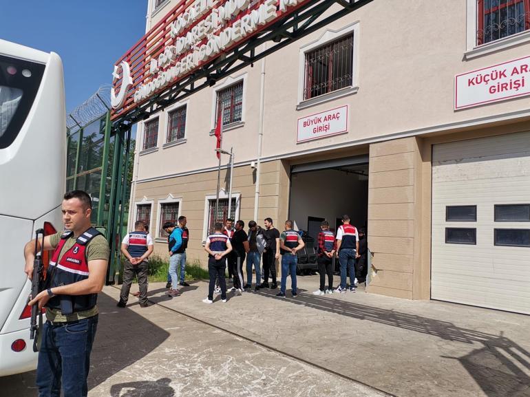 Kocaelide 32 kaçak göçmen sınır dışı edildi