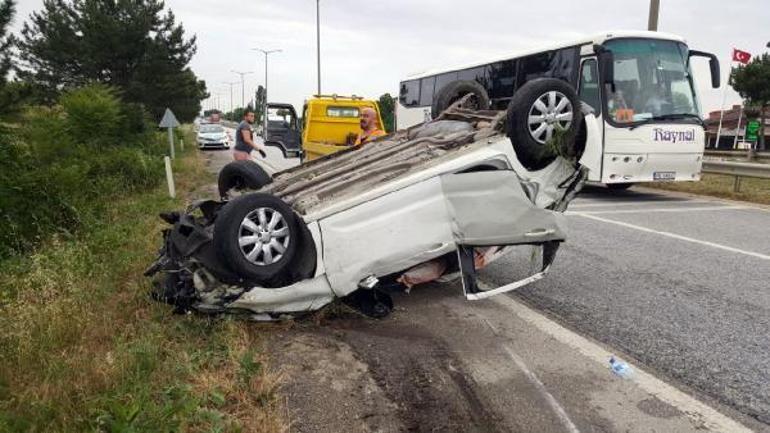 Takla atan otomobilden kurtaran polislere, sarılarak teşekkür etti