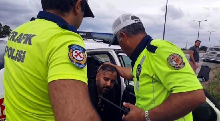 Takla atan otomobilden kurtaran polislere, sarılarak teşekkür etti