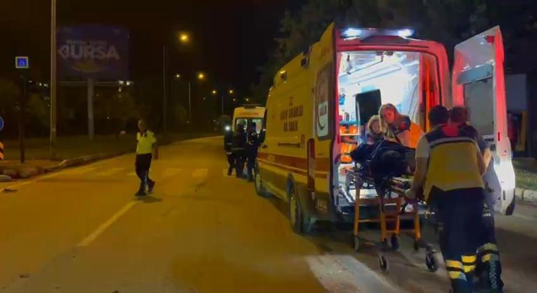 Bursada kavşaktan dönüş yapan 2 otomobil çarpıştı: 2 yaralı