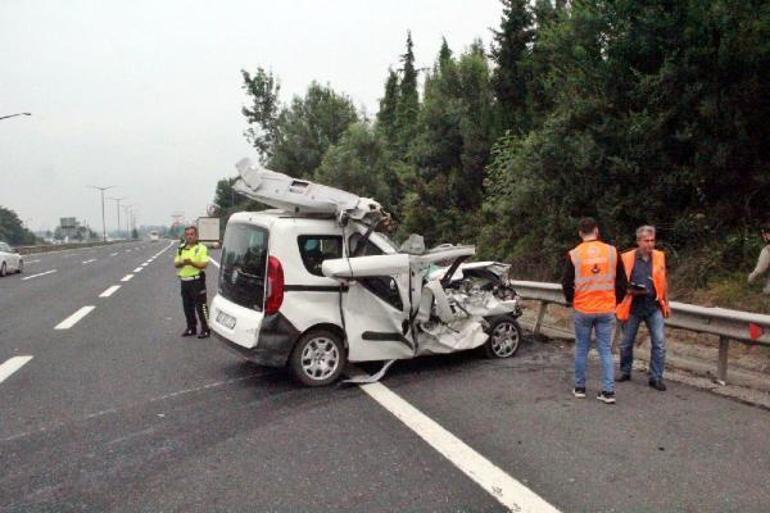 TIRa arkadan çarpan hafif ticari araçtaki 3 kişi yaralandı