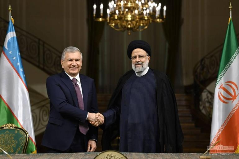 Özbekistan Cumhurbaşkanı Mirziyoyev, İran Dini Lideri Hamaney ile Tahranda görüştü