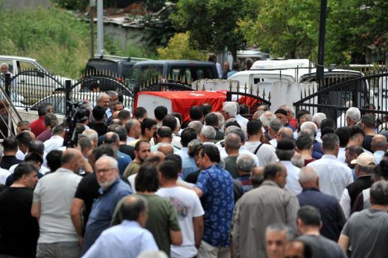 Bisikletiyle işe giderken kazada ölen Ayser hemşire, son yolculuğuna uğurlandı
