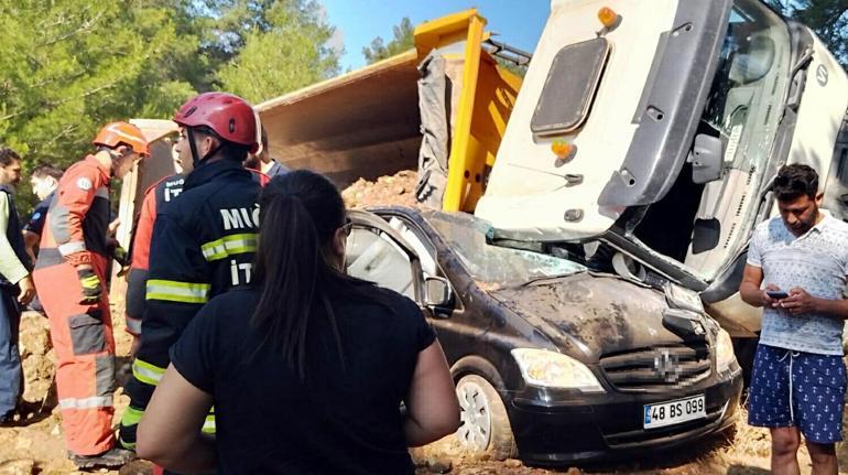 Hafriyat kamyonunun üzerine devrildiği VIP minibüsteki iş insanı hayatını kaybetti