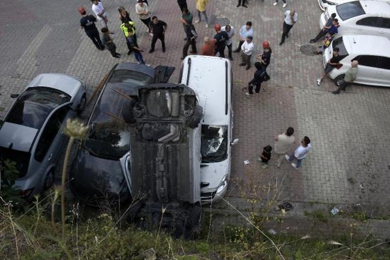 Kağıthanede sürücüsünün vitesi karıştırdığı otomobil 8 metreden alt sokağa uçtu