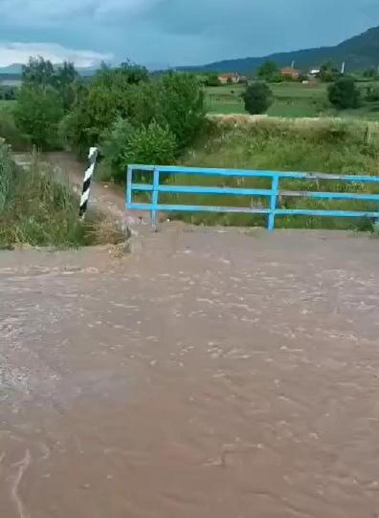 Tokatta sel parke taşlarını yerinden döktü