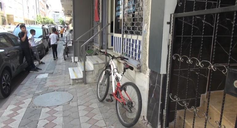 Sultangazide ilginç hırsızlık; bisikleti bıraktı skuteri çaldı