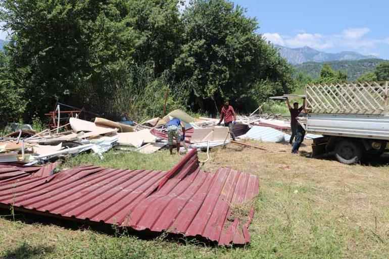 Antalyada sit alanına yapılan kaçak yapılar yıkıldı