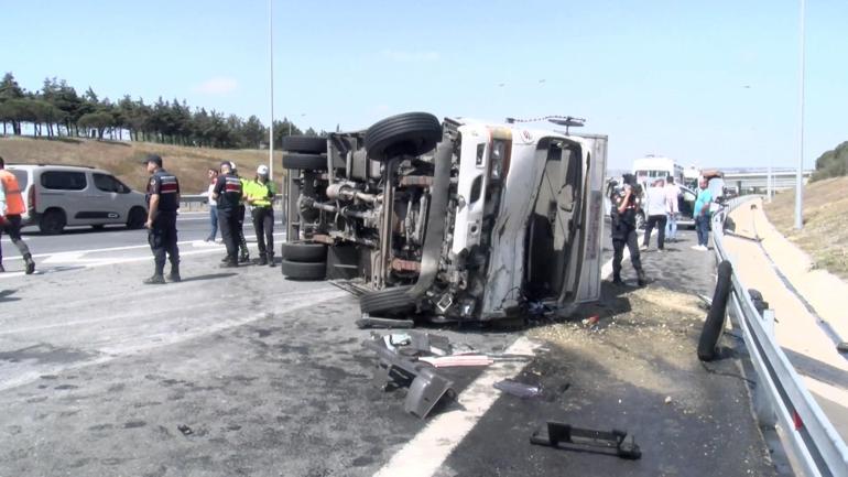 Silivride sapağı kaçıran sürücü kazaya neden oldu: 1i ağır 3 yaralı