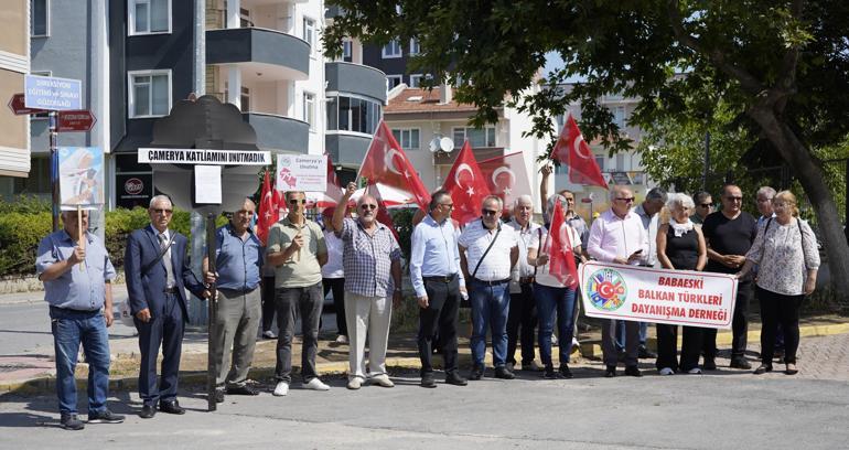 Yunanistan Konsolosluğu önüne Çamerya katliamını unutmadık yazılı çelenk bıraktılar