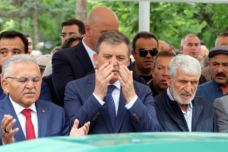 Abdullah Gül, amcasının eşinin cenazesine katıldı