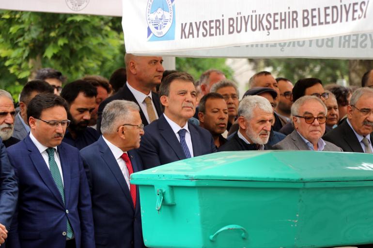 Abdullah Gül, amcasının eşinin cenazesine katıldı