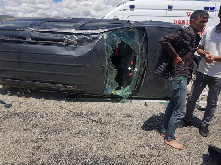 Ağrıda hafif ticari araç devrildi: 1 çocuk öldü, 6 yaralı