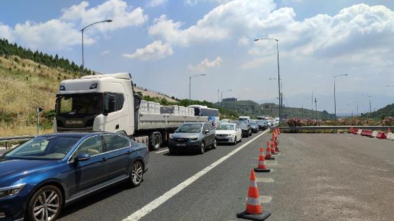 Tüneldeki kazada otomobil alev aldı; yolda araç kuyruğu oluştu