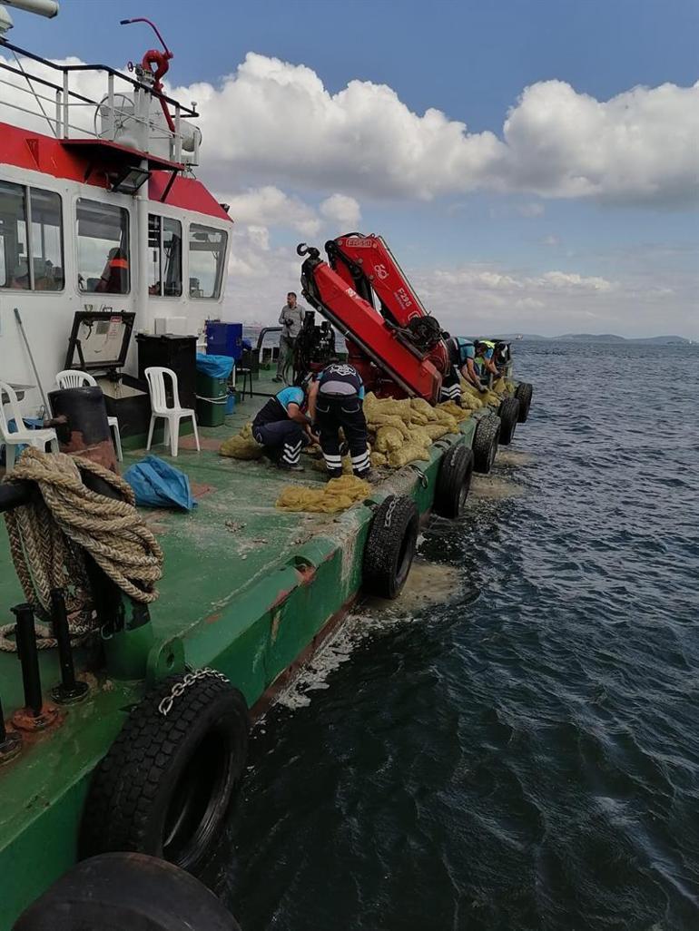 Marmara Denizinde kaçak midye çıkaran 21 tekneye el konuldu